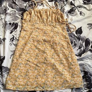 Small forever 21 yellow dress with florals